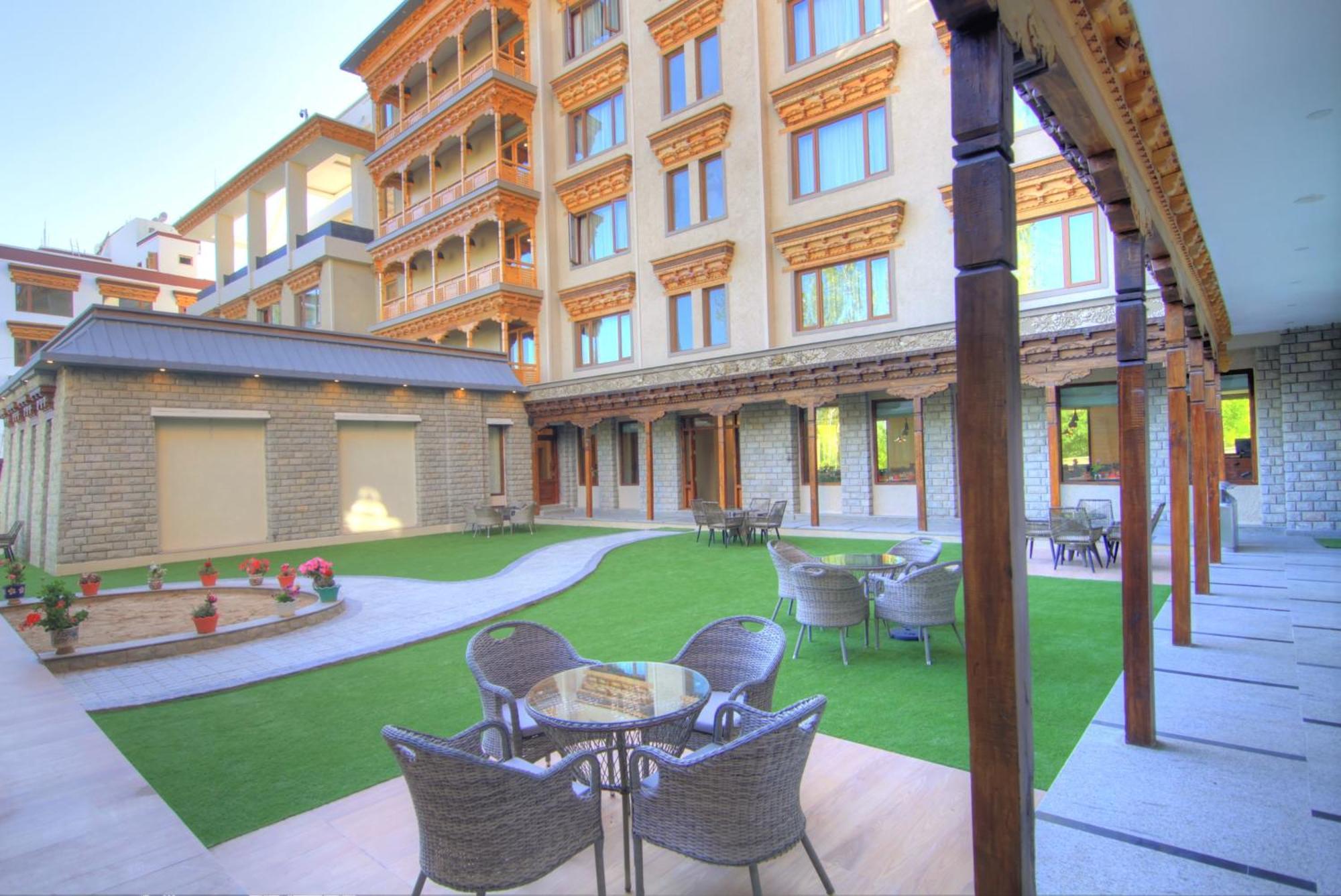 The Abduz Hotel Leh Exterior photo