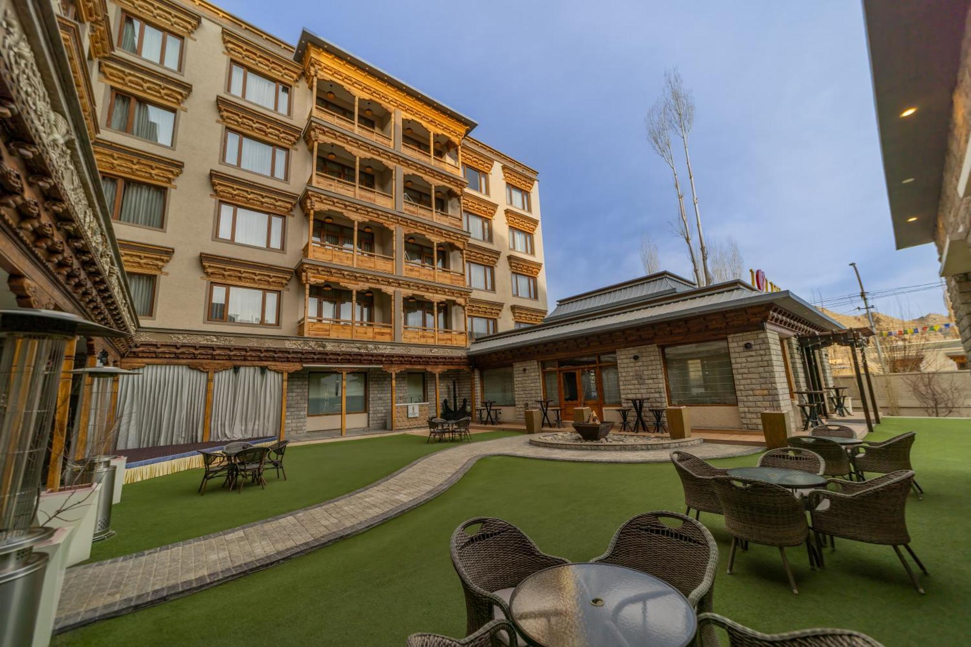 The Abduz Hotel Leh Exterior photo